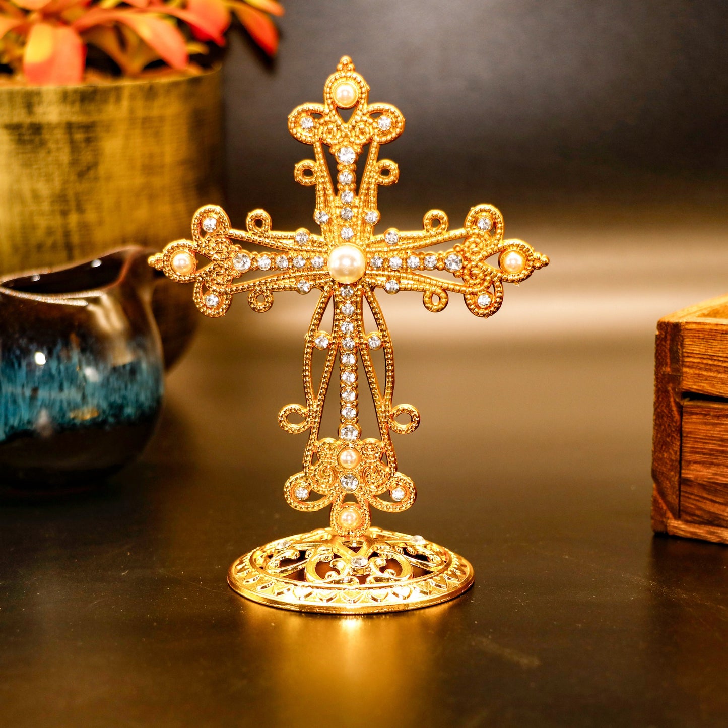 1pc Exquisite Diamond-Studded Gold-Plated Zinc Alloy Cross - A Stunning Symbol of Faith, Perfect for Christmas Or Any Occasion.